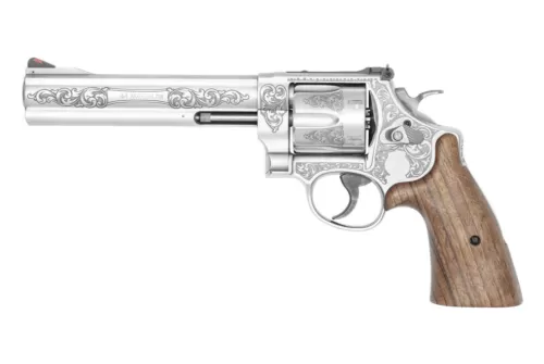 SMITH & WESSON 629 ENGRAVED WITH WALNUT GRIPS